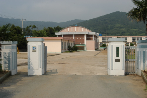 지금의 소안초등학교자리에 공립보통학교가 있었다. 